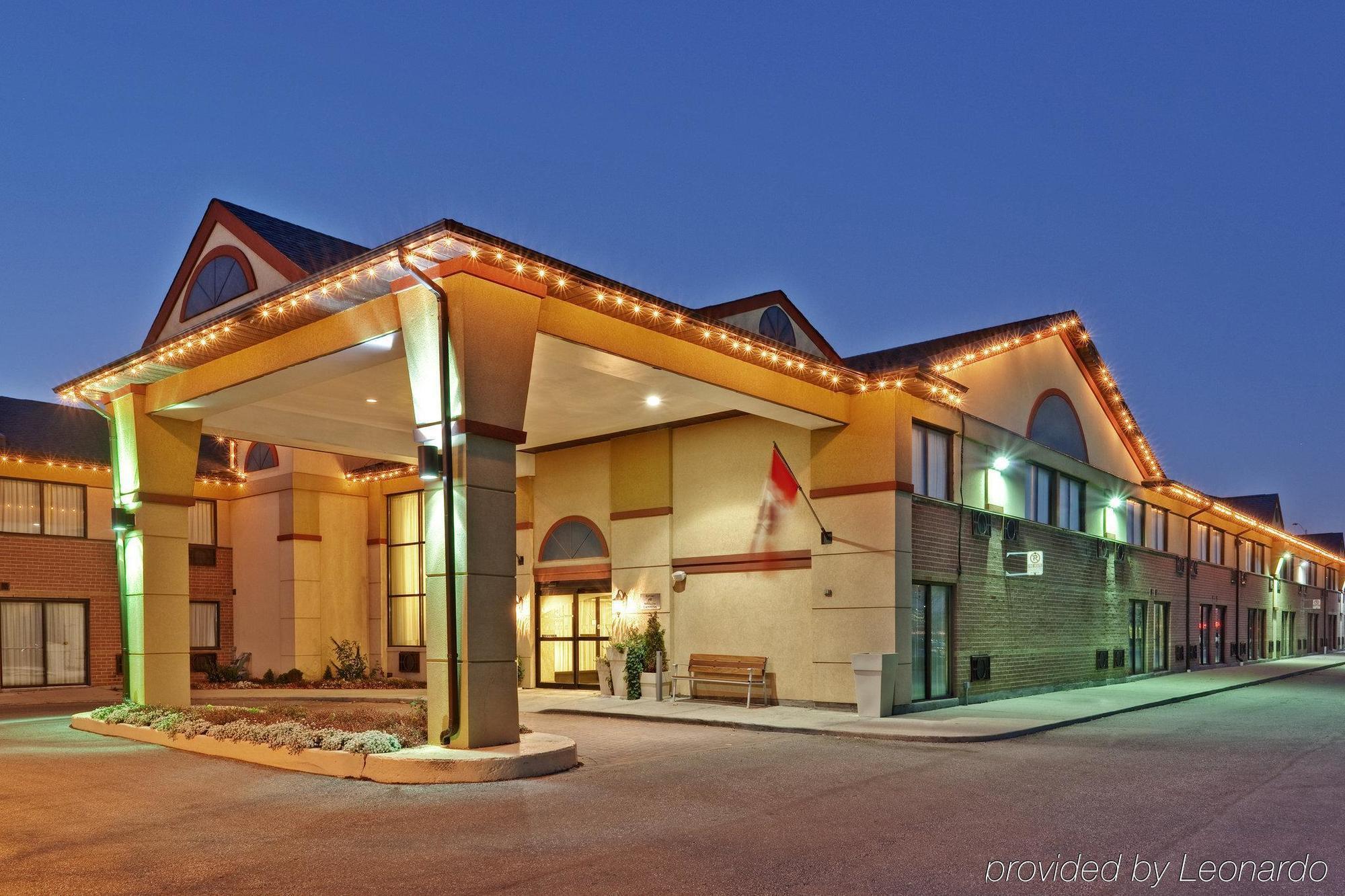 Quality Inn & Suites Mississauga Exterior photo