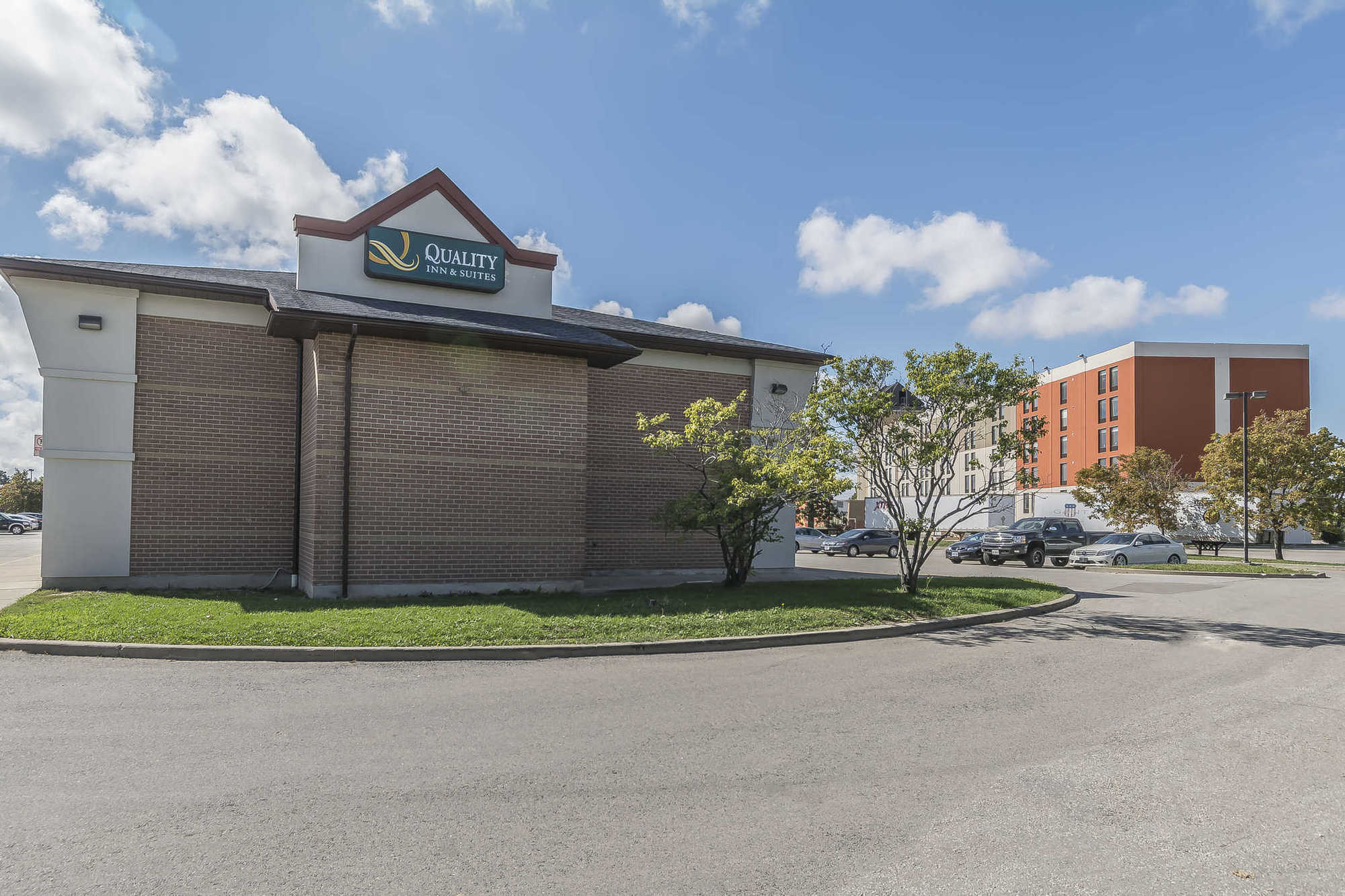 Quality Inn & Suites Mississauga Exterior photo