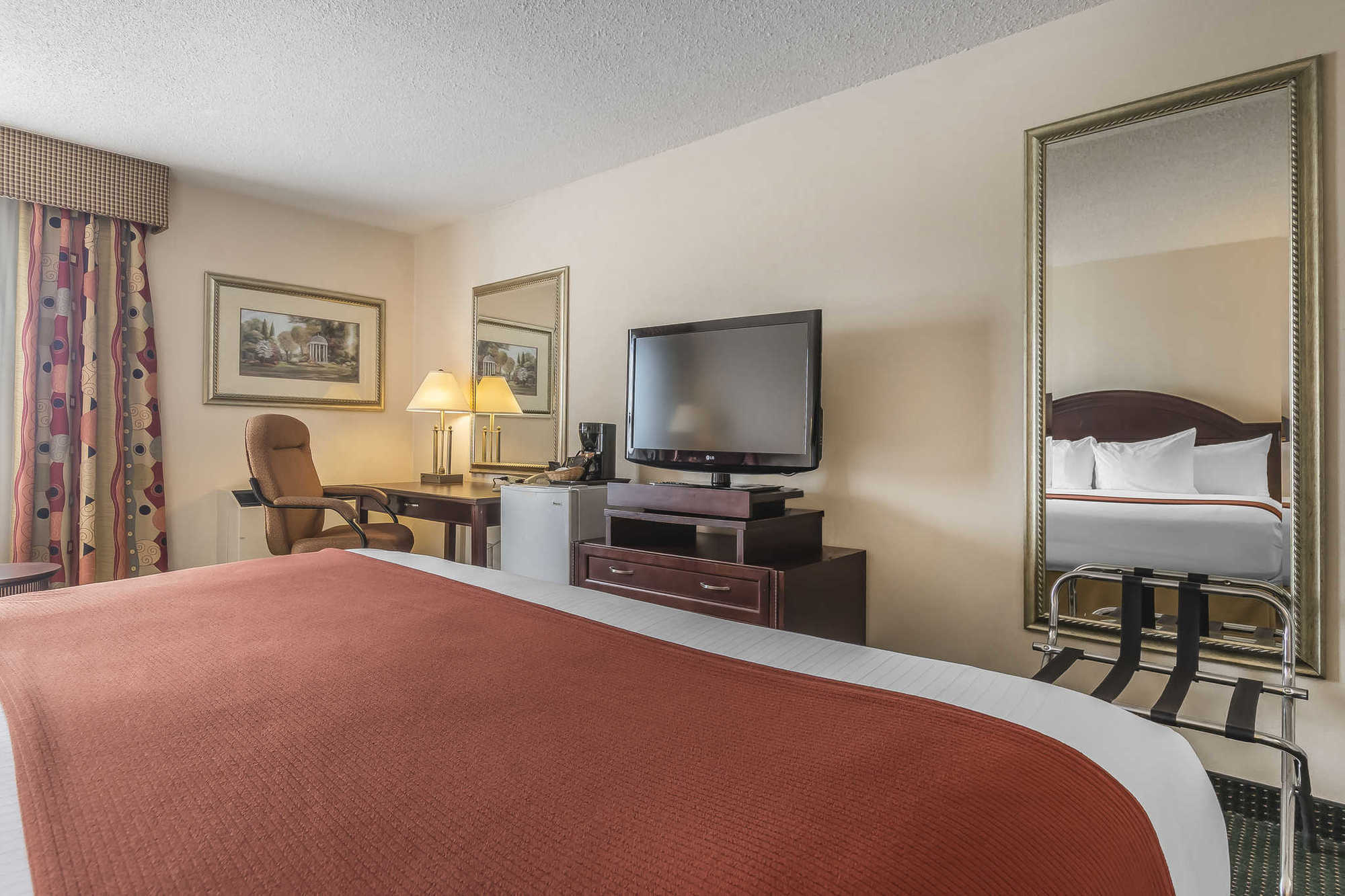 Quality Inn & Suites Mississauga Room photo