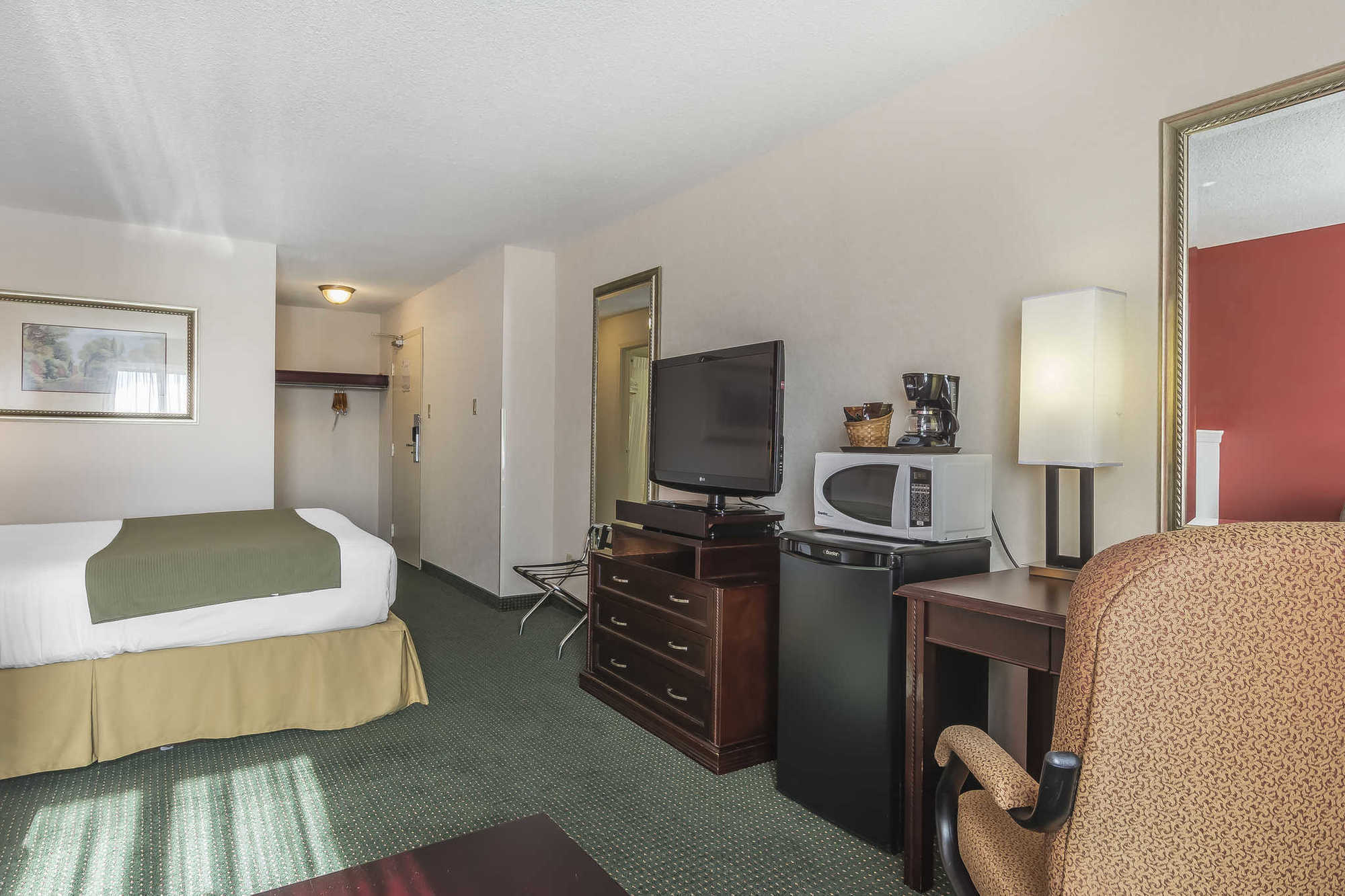 Quality Inn & Suites Mississauga Room photo