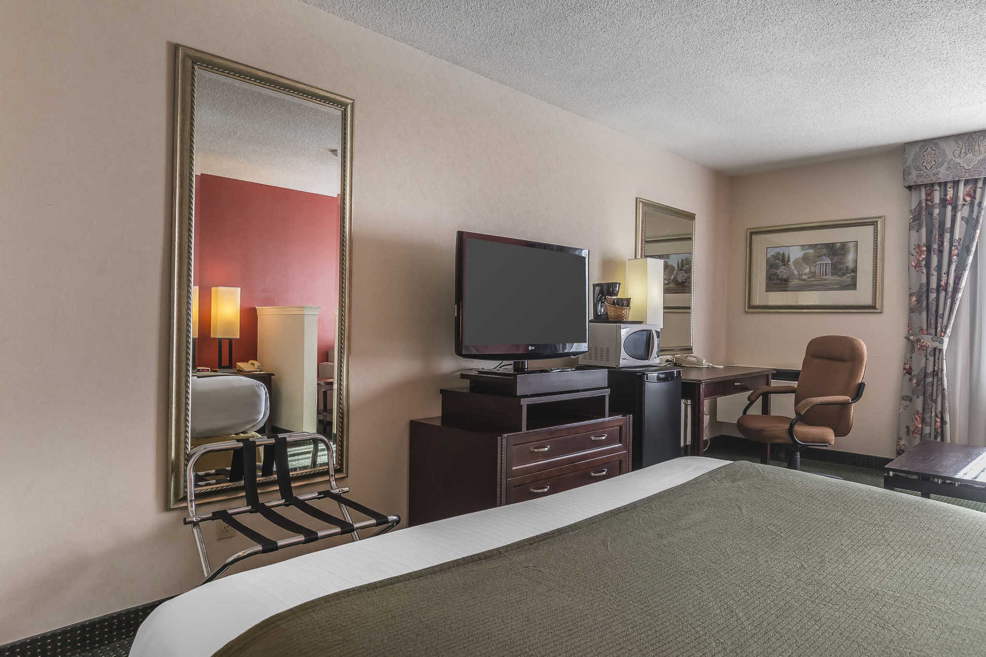 Quality Inn & Suites Mississauga Room photo