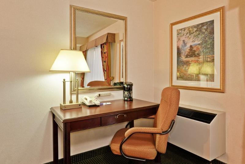 Quality Inn & Suites Mississauga Room photo