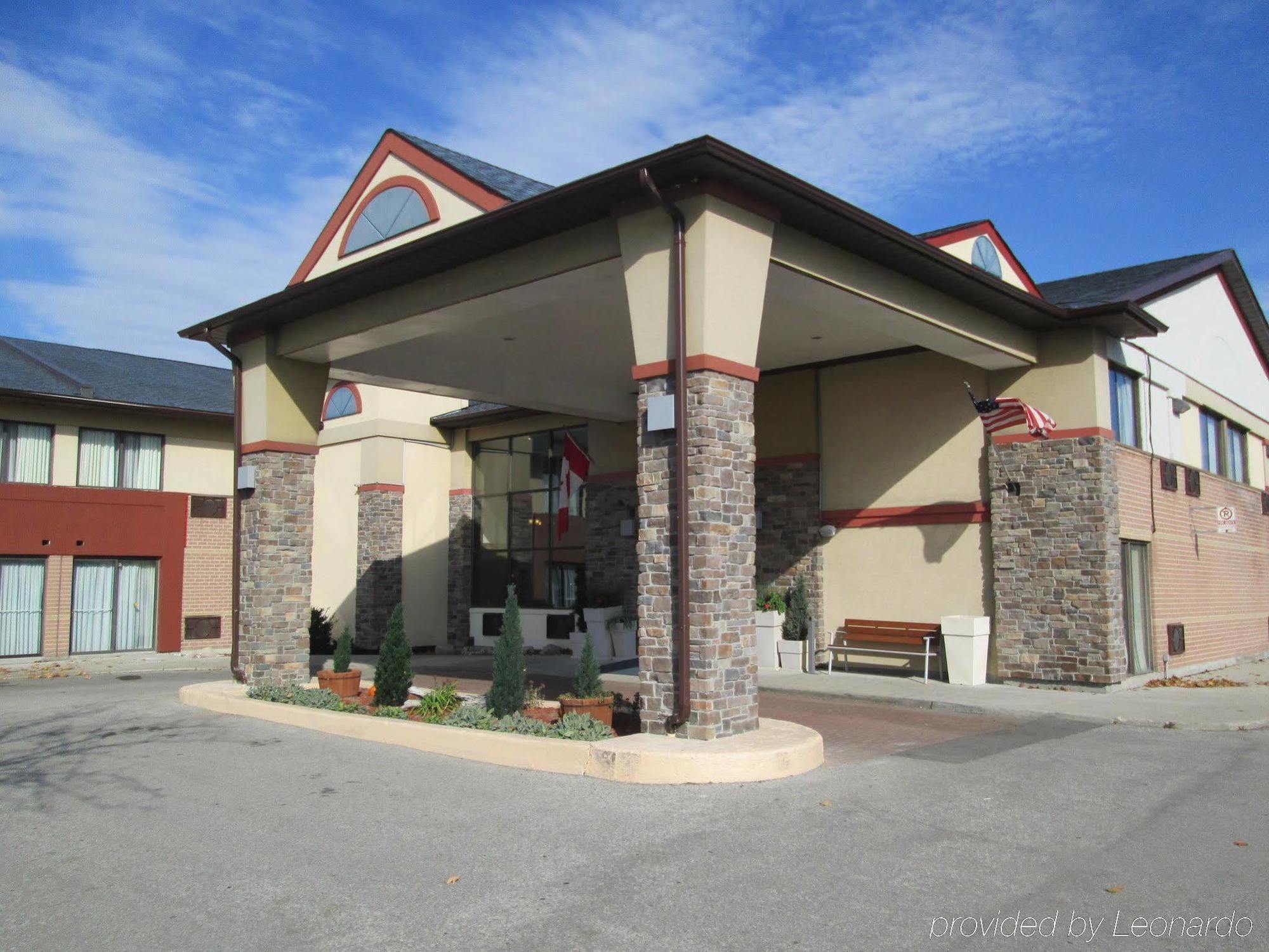 Quality Inn & Suites Mississauga Exterior photo