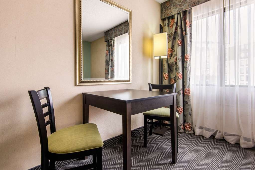 Quality Inn & Suites Mississauga Room photo